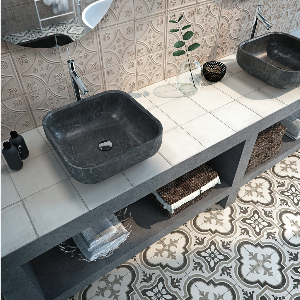 Bathroom with Miravet floor tiles